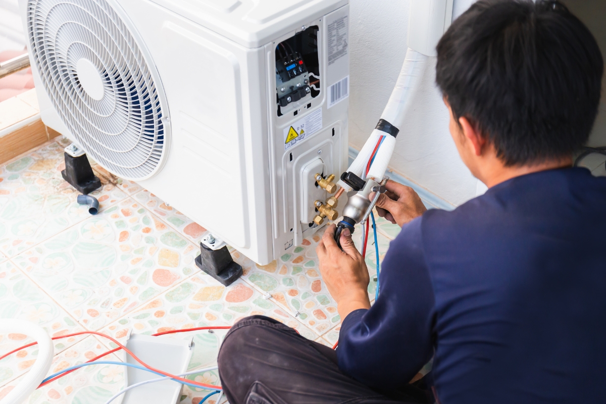 Cleaning the condensate drain of air conditioner